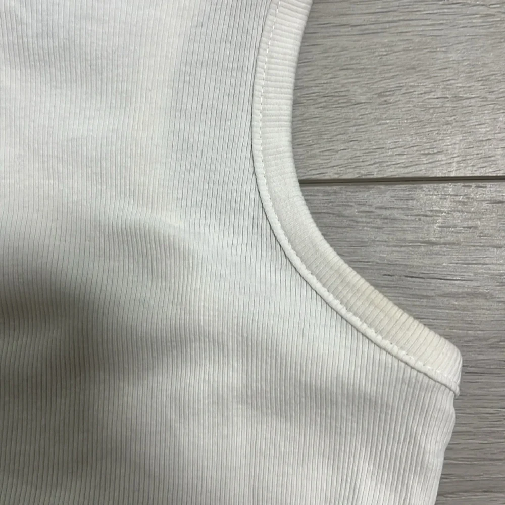 H&M Razorback Tank - Picture 3 of 3